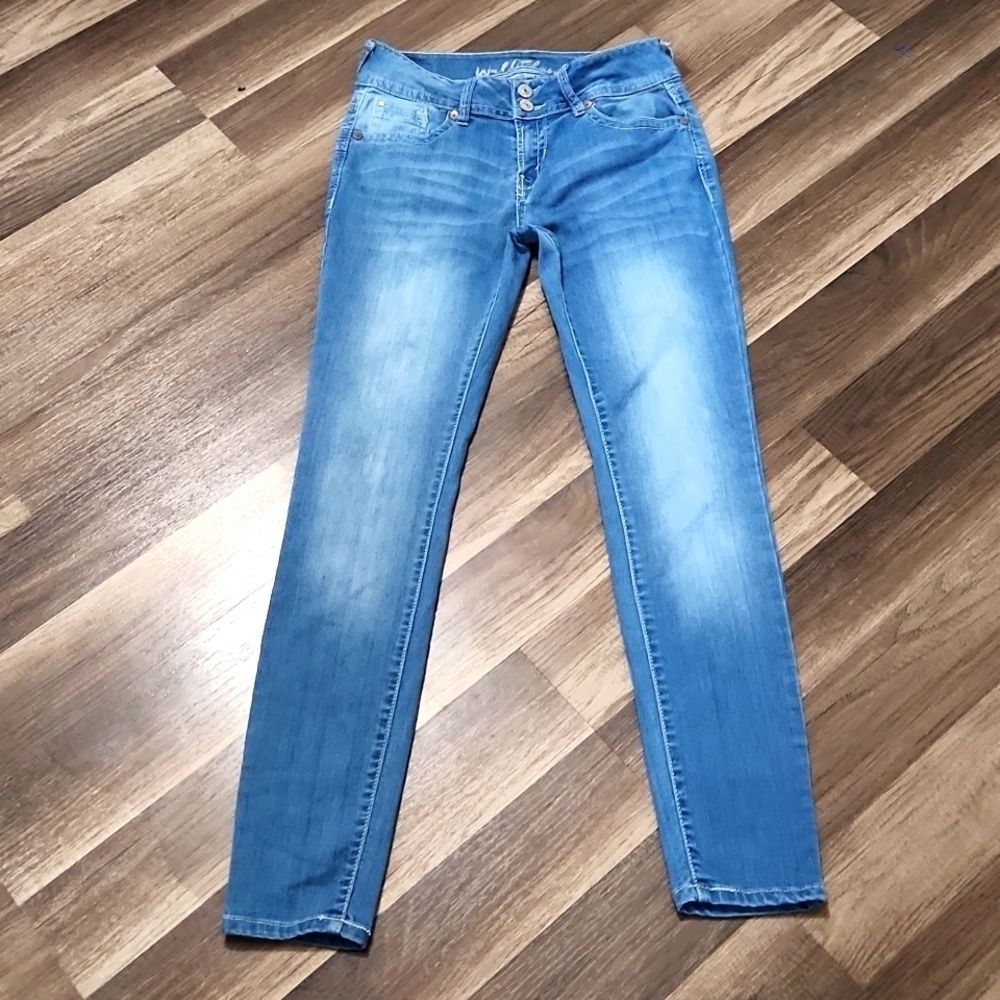 Wallflower Light Wash Jeans Size Juniors 7 Inseam 28' (ankle)  Stretch